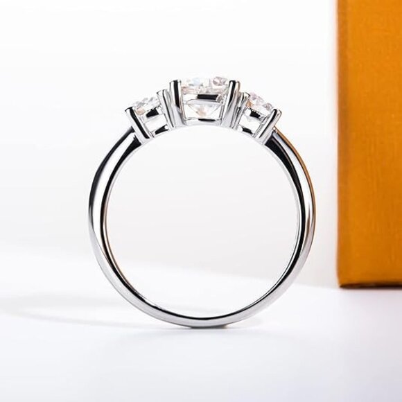 1.6cttw Round Cut Moissanite D Color VVS1 Clarity 925 Silver Wedding Ring - Picture 6 of 6